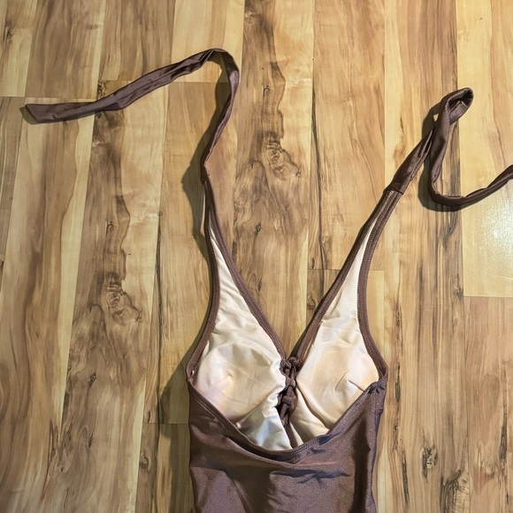 Swimsuit in a size extra small - Picture 3 of 4